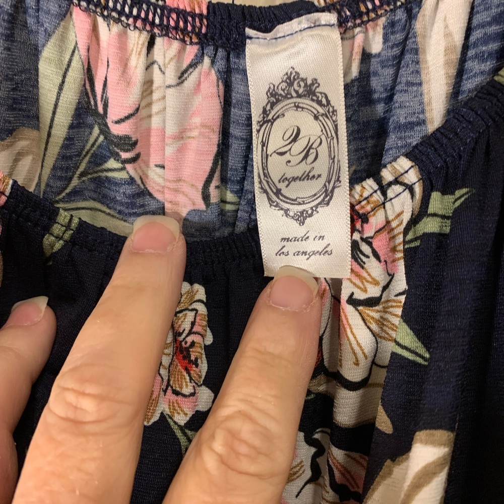 Plus size flowy blouse - Picture 2 of 2
